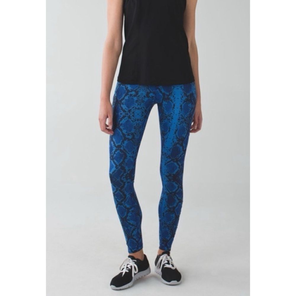 Lululemon Speed Tight IV Full-On Luxtreme
Mini Ziggy Snake Pipe Dream Blue Sz 6